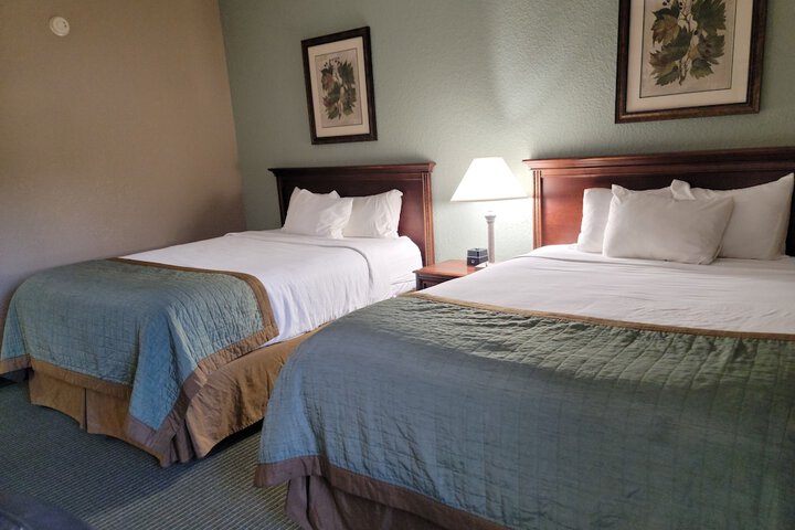Double Accessible Queen Size Bed (2 of 19)
