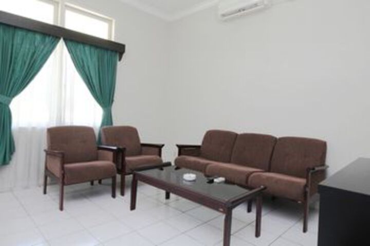 Room 10 of 12
