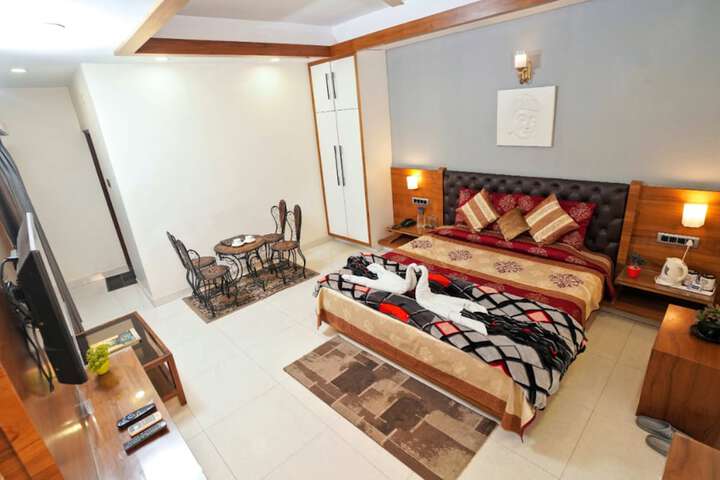 Room 10 of 40