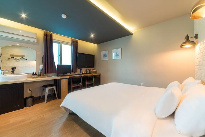Room 10 of 62