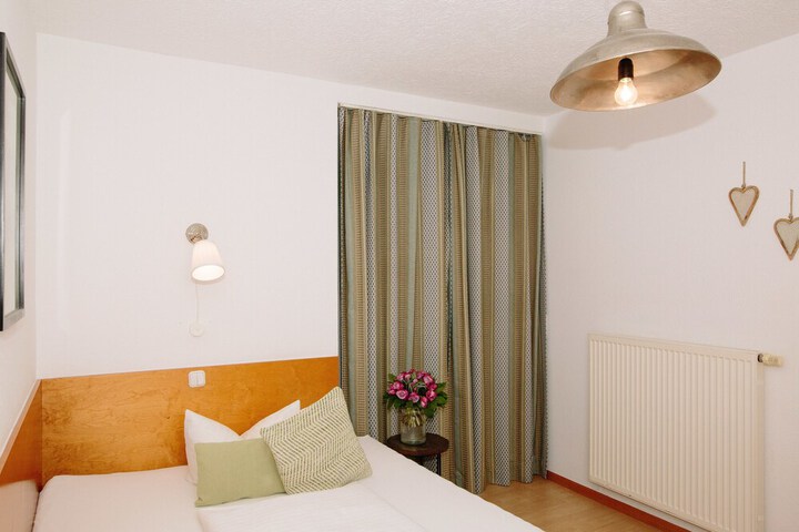 Room 6 of 36