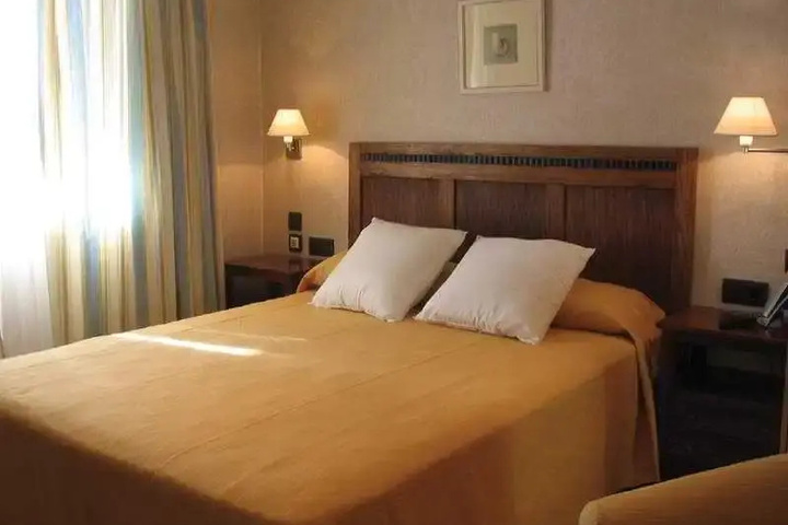Room 3 of 10