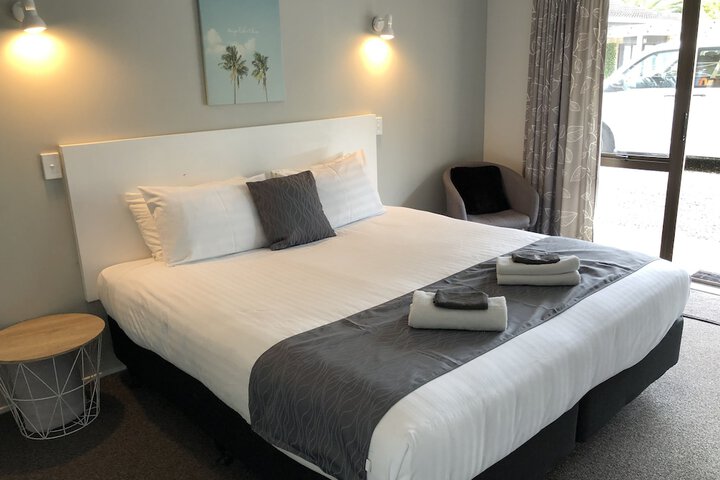Room 4 of 141
