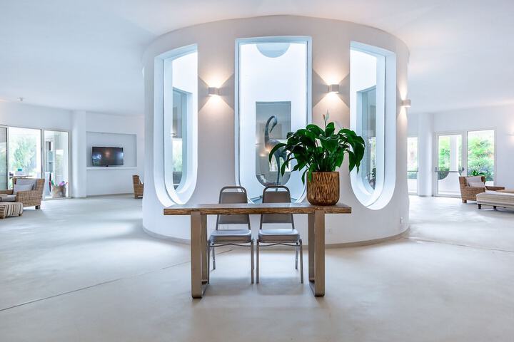 Guest Lobby