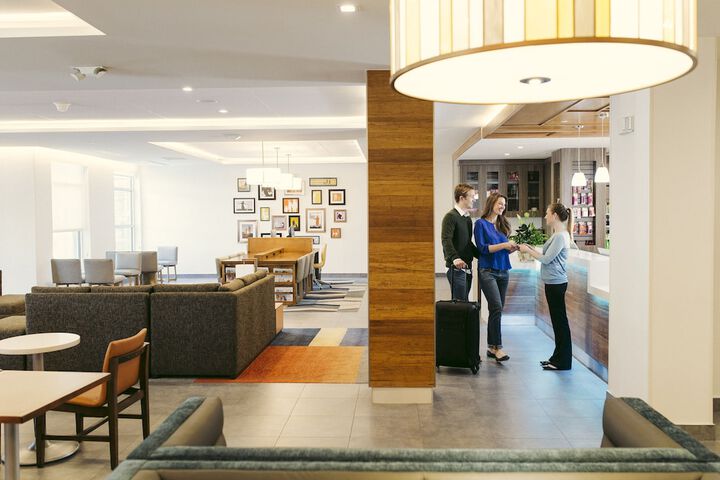Lobby lounge
