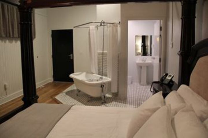 Room 10 of 21