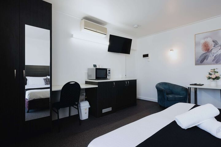 Room 17 of 84
