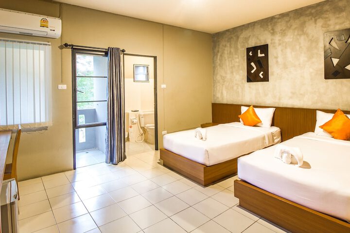 Room 10 of 26