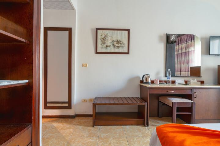 Room 12 of 37