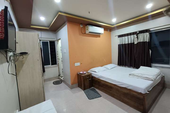 Room 9 of 13