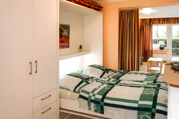 Room 6 of 11