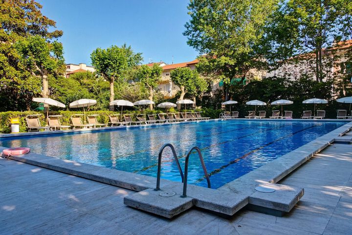 Pool Hotel