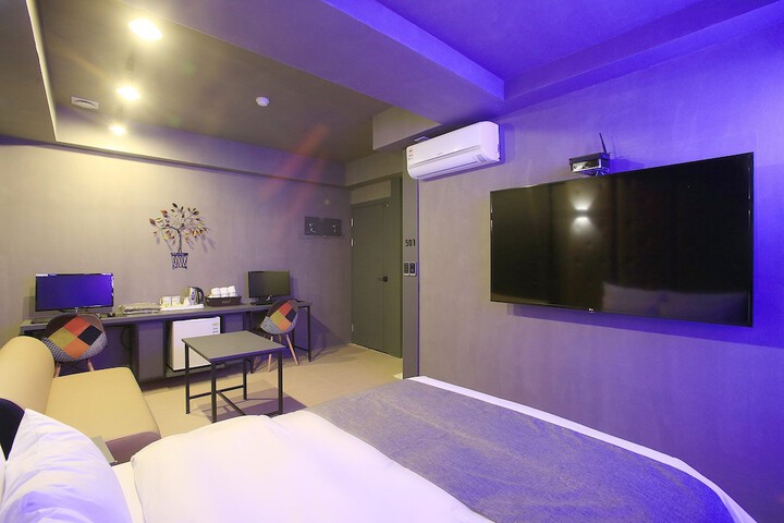 Room 80 of 91