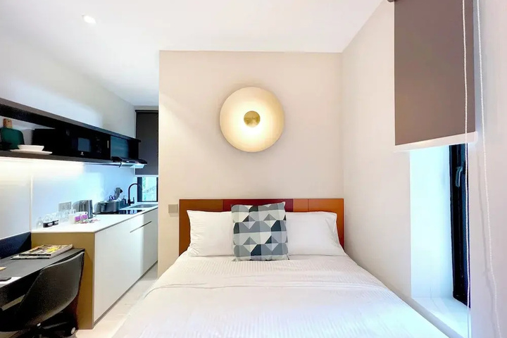 Room 5 of 18