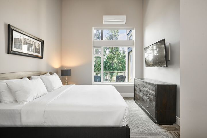 Room 8 of 34