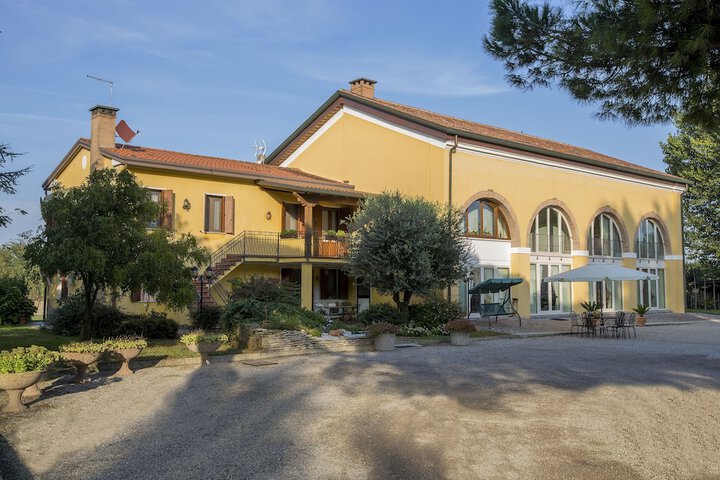 Hotel Exterior 59 of 60