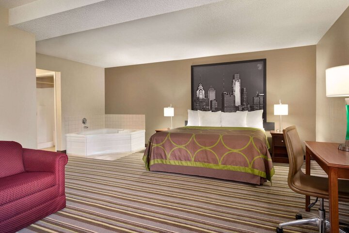 1 King Bed (3 of 6)