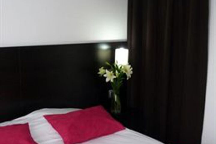 Room 9 of 17