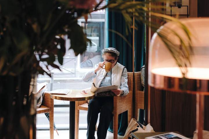Lounge 54 of 57