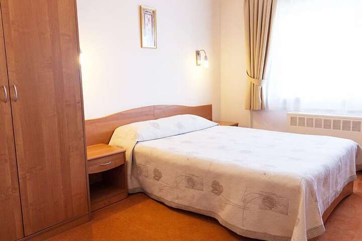 Room 18 of 154