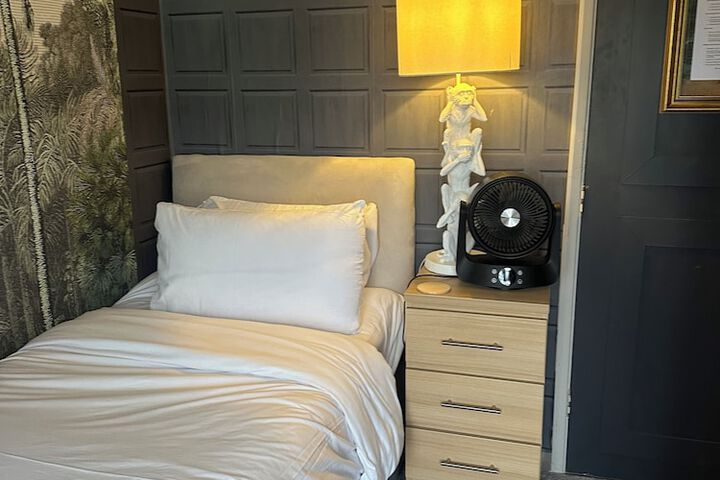 Room 98 of 171