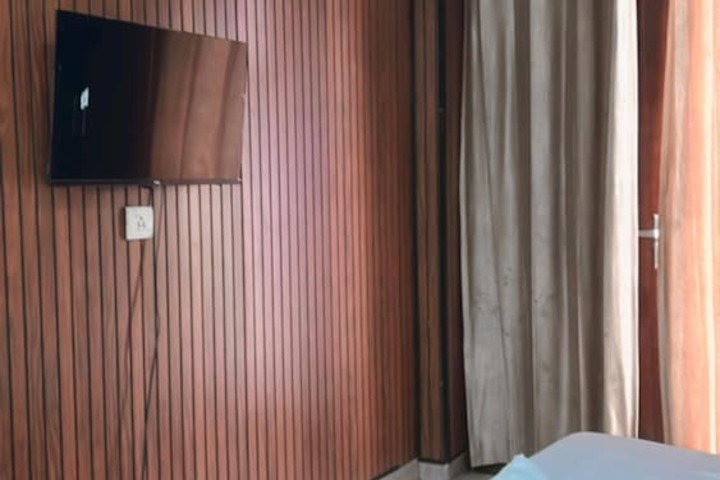 Room 14 of 24