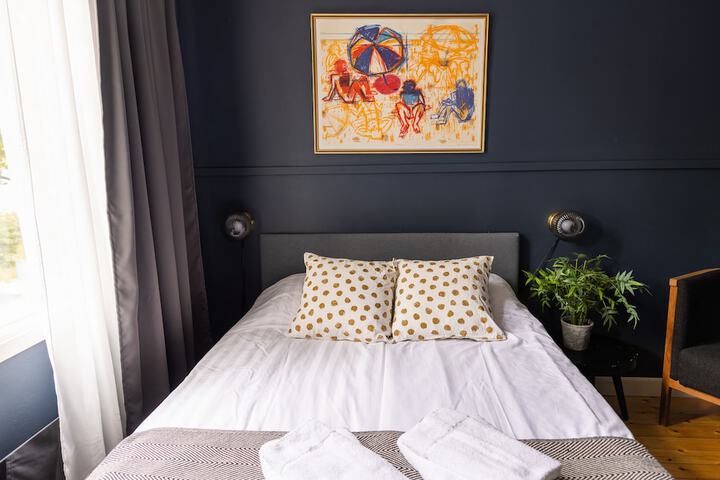 Room 2 of 37