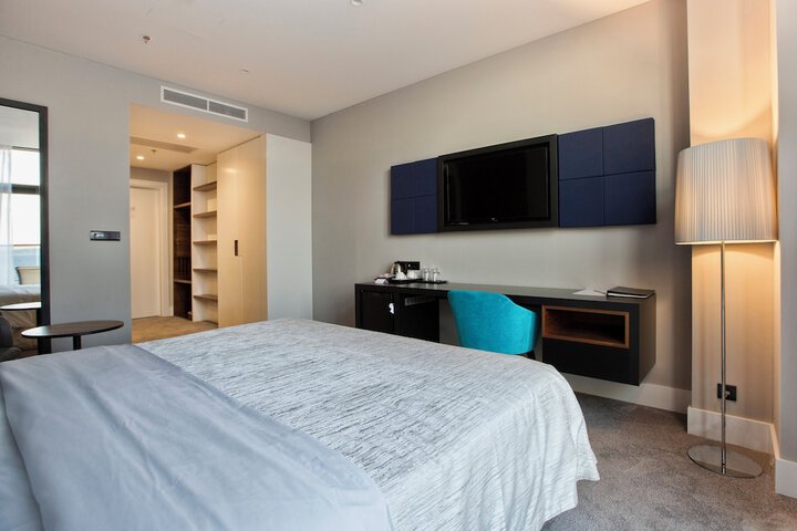 Room 16 of 105