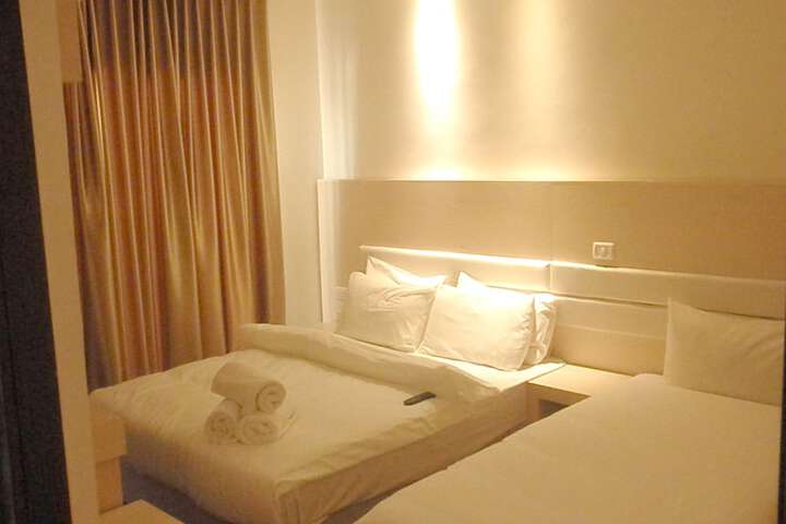 Room 4 of 18