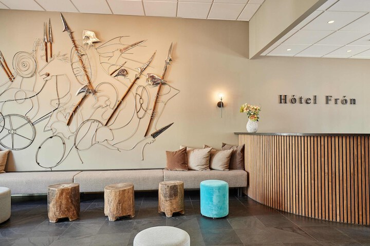 Entrance & Lobby