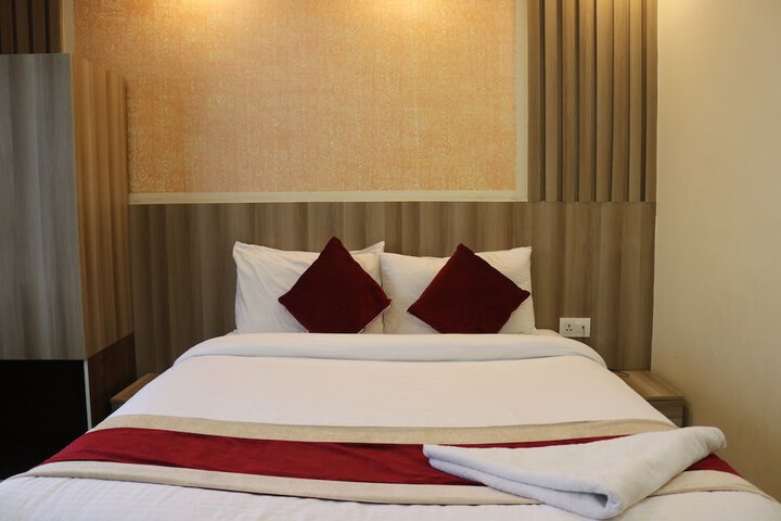 Room 13 of 27
