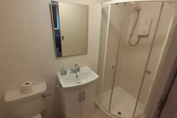Room 8 of 12