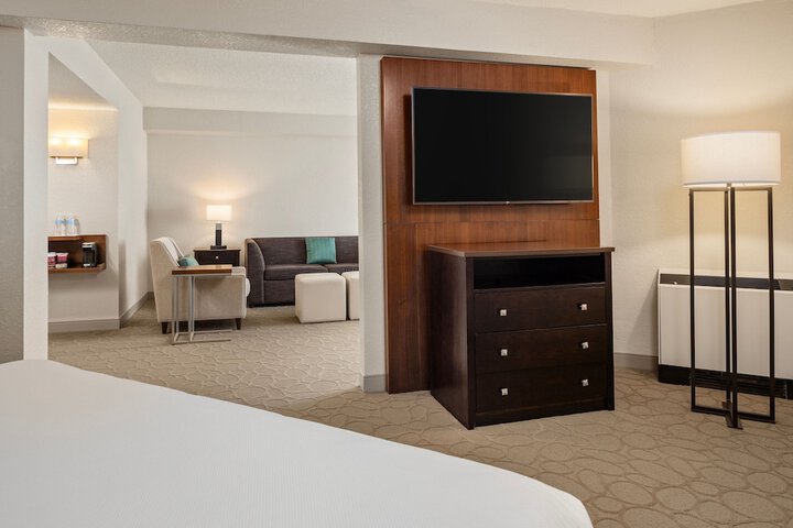 Room 42 of 177