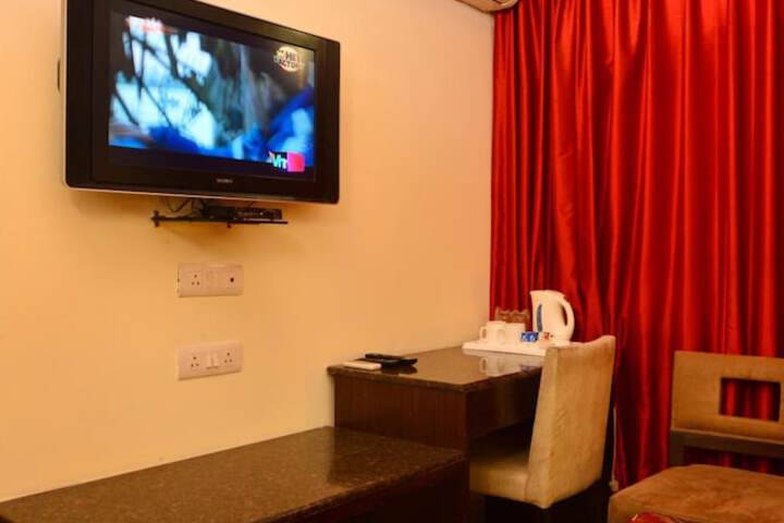 Room 11 of 37