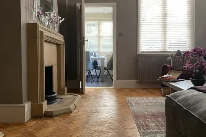 Room 11 of 21