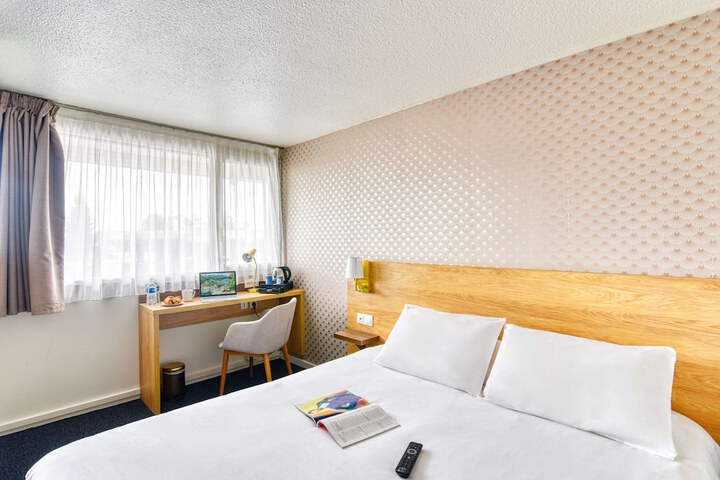 Room 13 of 39