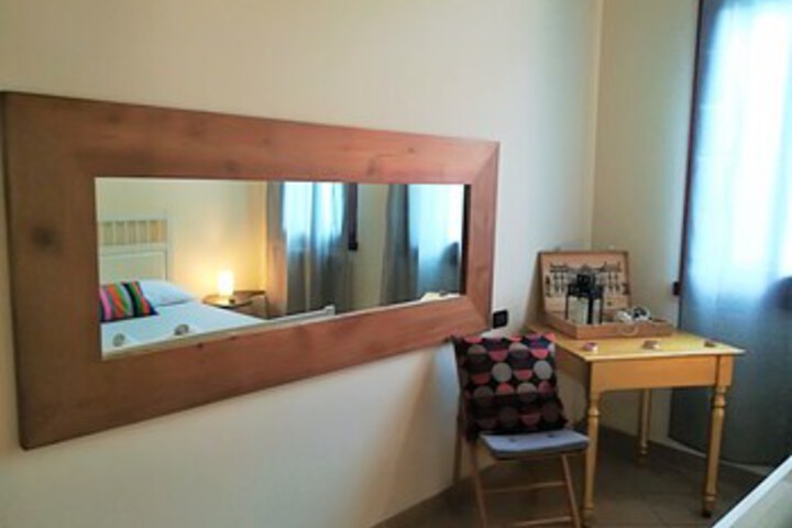 Room 7 of 18