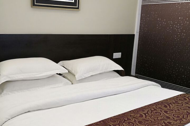 Room 13 of 36