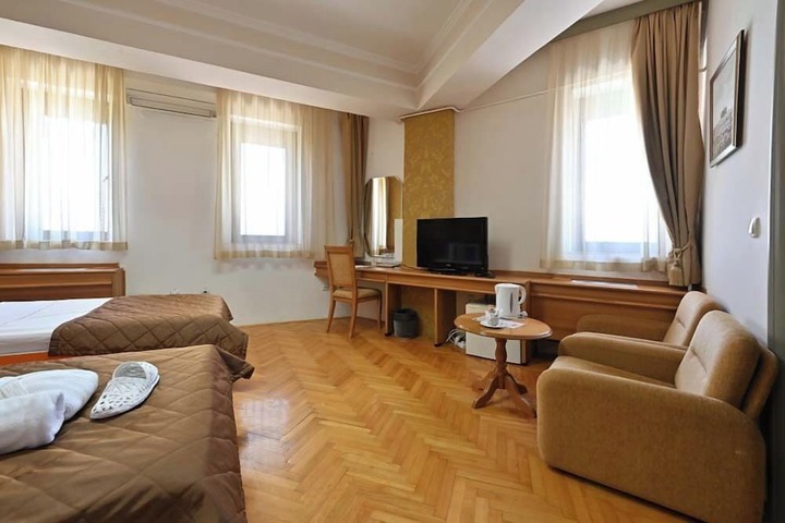 Room 42 of 93