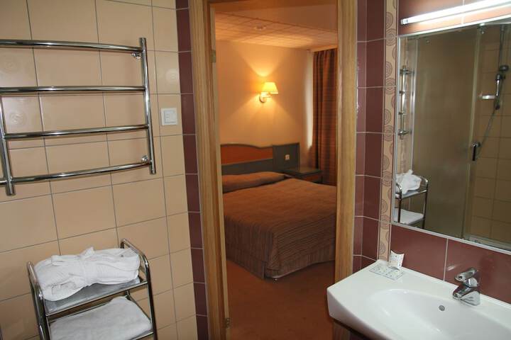 Room 10 of 37
