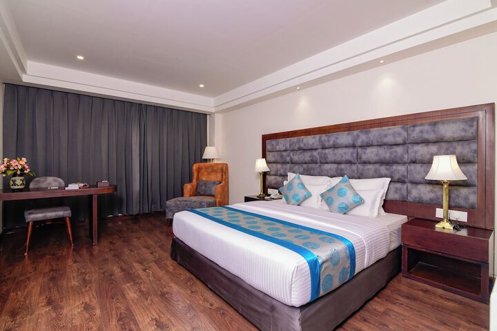Room 7 of 32