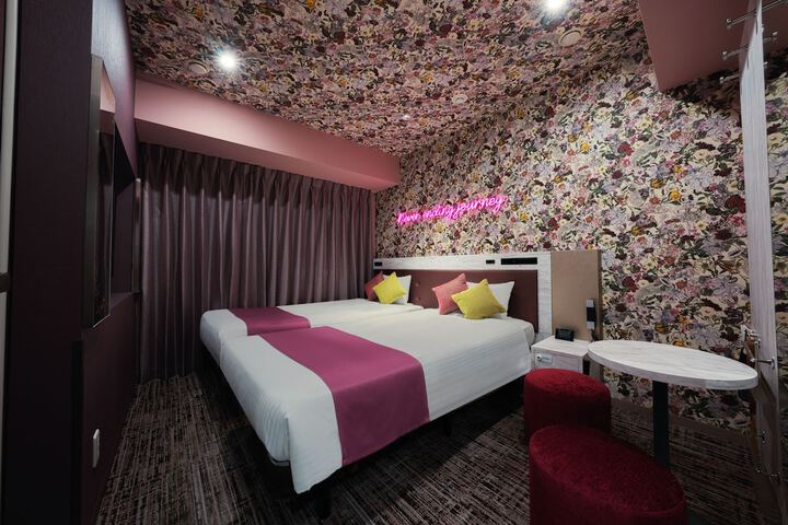 Room 11 of 48