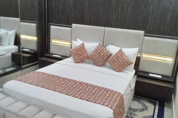 Room 7 of 8