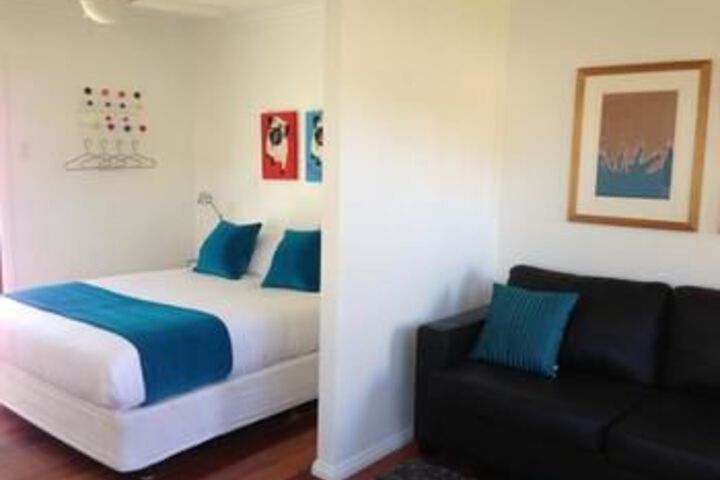 Room 8 of 16