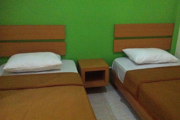 Room 13 of 27