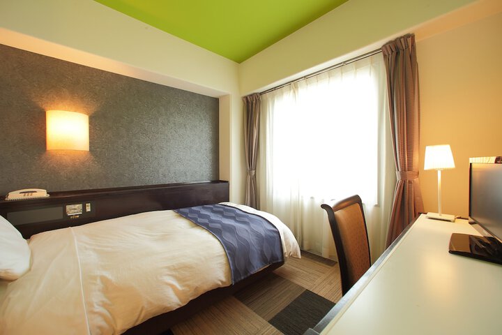 Room 6 of 15