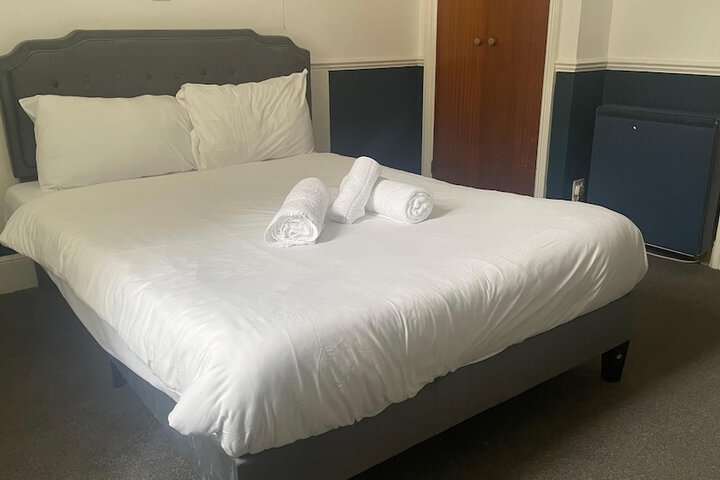 Room 28 of 60