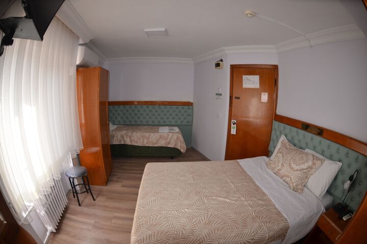 Room 6 of 19