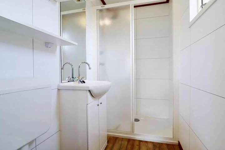 Room 53 of 154