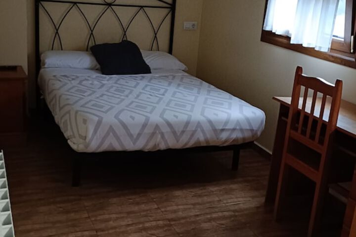 Room 4 of 38
